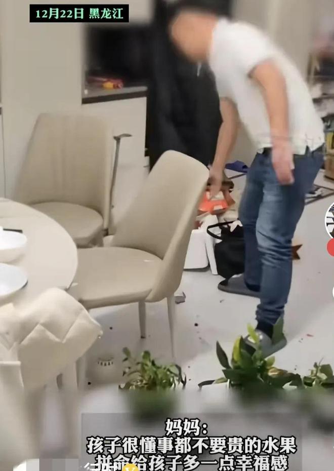 一句话惹他不痛快男子就把家砸稀巴烂！K8凯发登录远离暴躁男！孩子无心的
