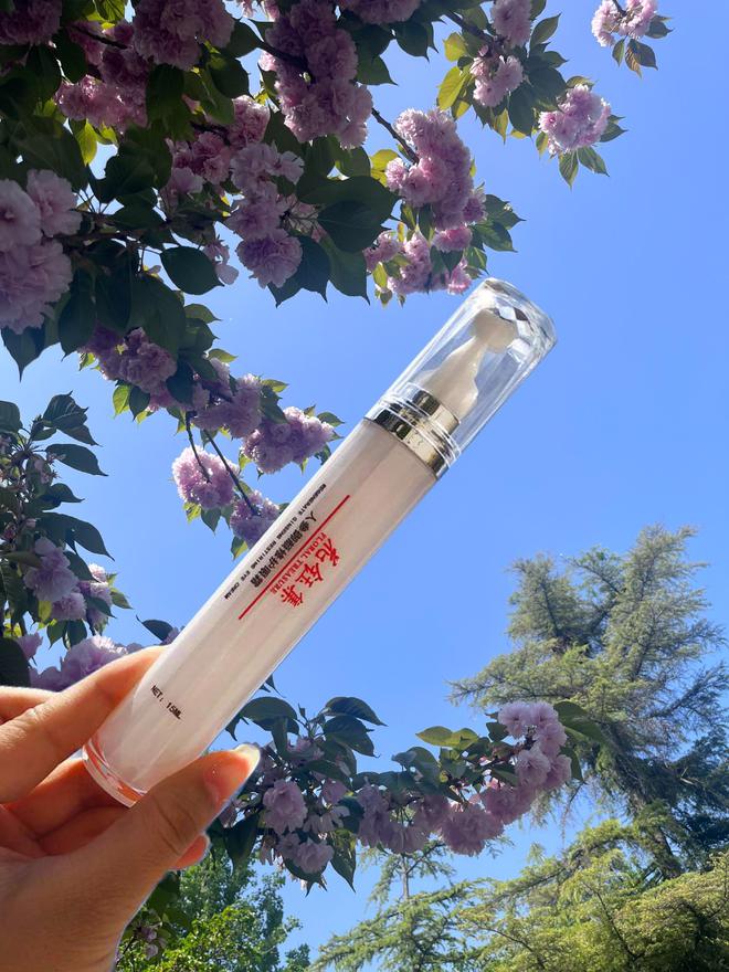 眼霜复盘：眼周肌肤可以变得更加光滑！凯发首页登录滋润补水抗皱清爽不粘腻的