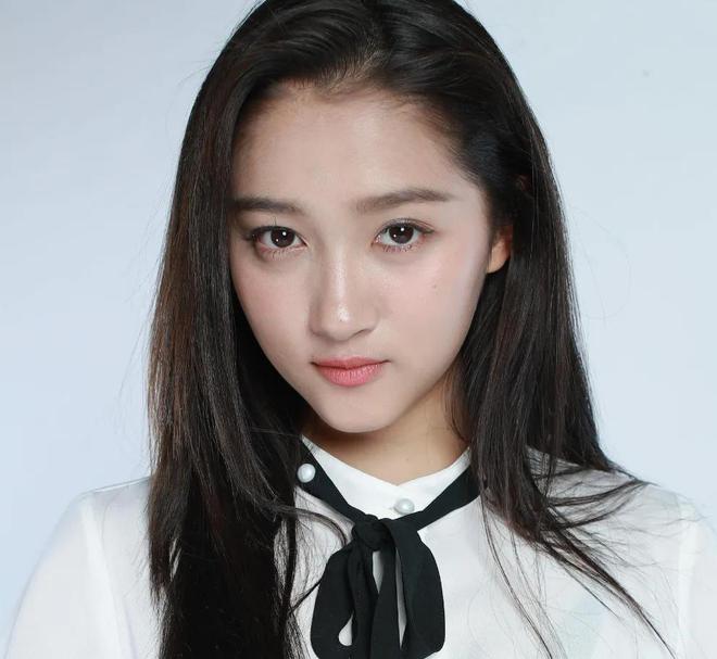 黑眼圈痘印粉刺一览无余这才叫真实！凯发k8登录大批明星定妆生图曝光(图3)
